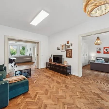 Stilvolles 3-zimmer-domizil Mit Hochwertiger Ebk Und Fischgraetparkett Appartement