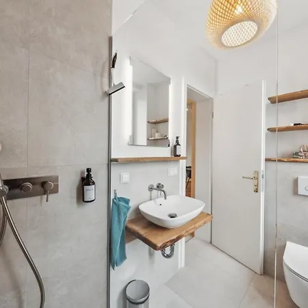 Stilvolles 3-zimmer-domizil Mit Hochwertiger Ebk Und Fischgraetparkett Appartement *