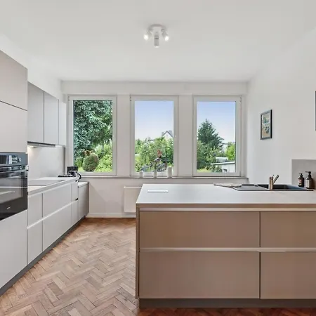 Stilvolles 3-zimmer-domizil Mit Hochwertiger Ebk Und Fischgraetparkett * Cottbus